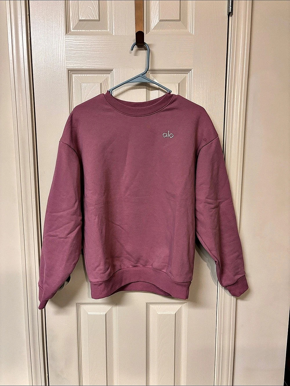 Alo Yoga Accolade Crew Neck Pullover Pink Sweatshirt